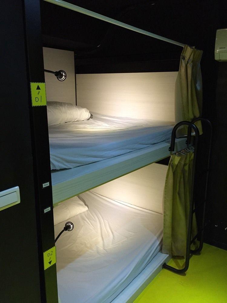 Here X There Hostel Taipei Main Station Екстер'єр фото