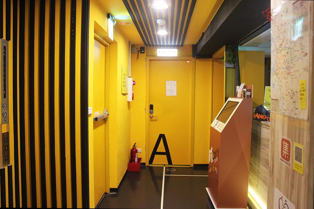 Here X There Hostel Taipei Main Station Екстер'єр фото