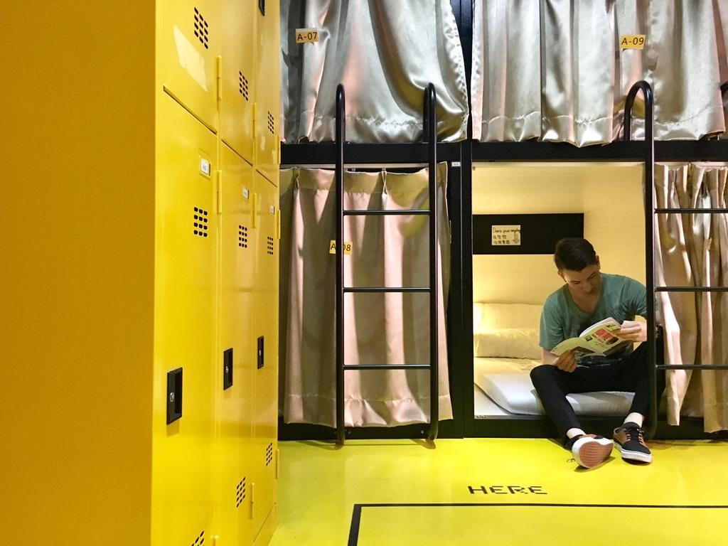 Here X There Hostel Taipei Main Station Екстер'єр фото