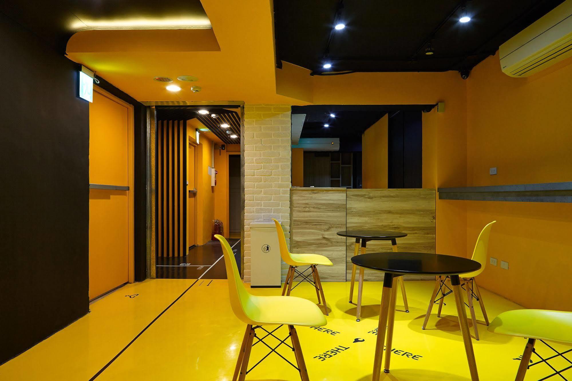 Here X There Hostel Taipei Main Station Екстер'єр фото