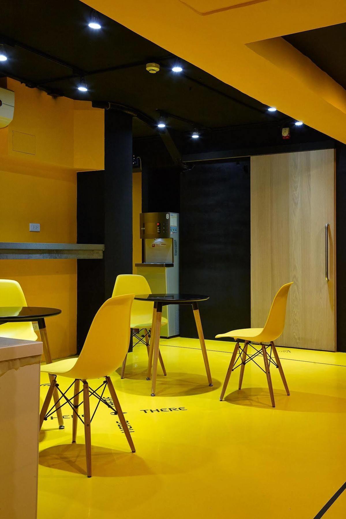 Here X There Hostel Taipei Main Station Екстер'єр фото