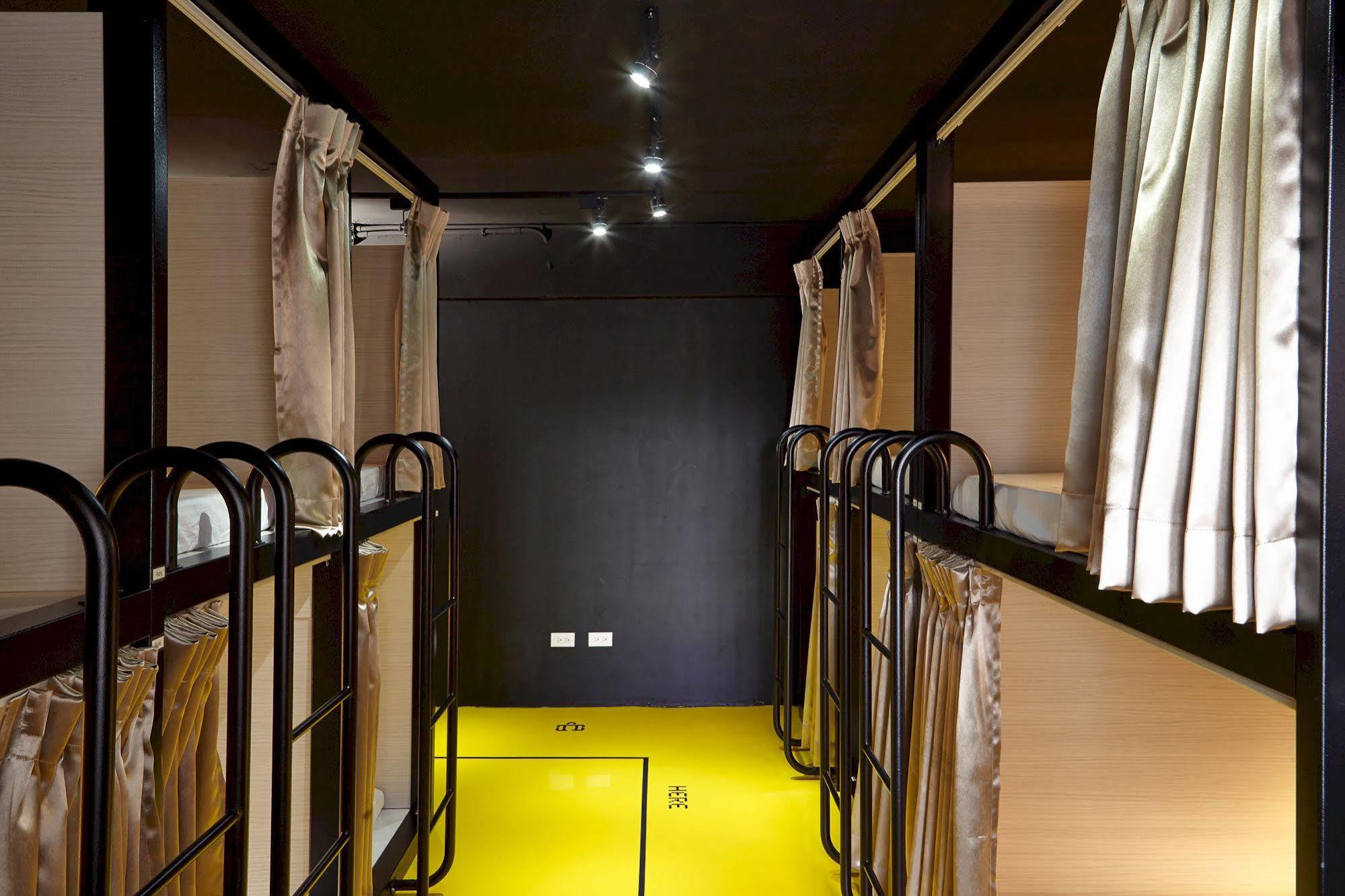 Here X There Hostel Taipei Main Station Екстер'єр фото