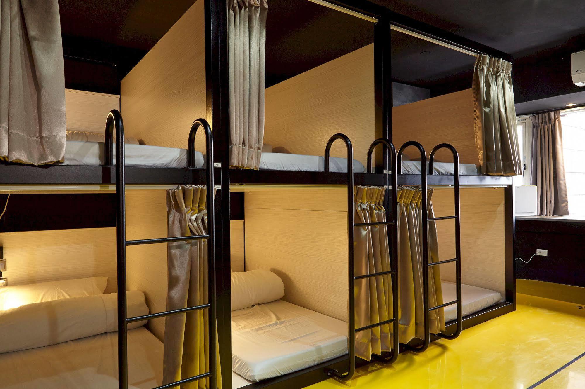 Here X There Hostel Taipei Main Station Екстер'єр фото