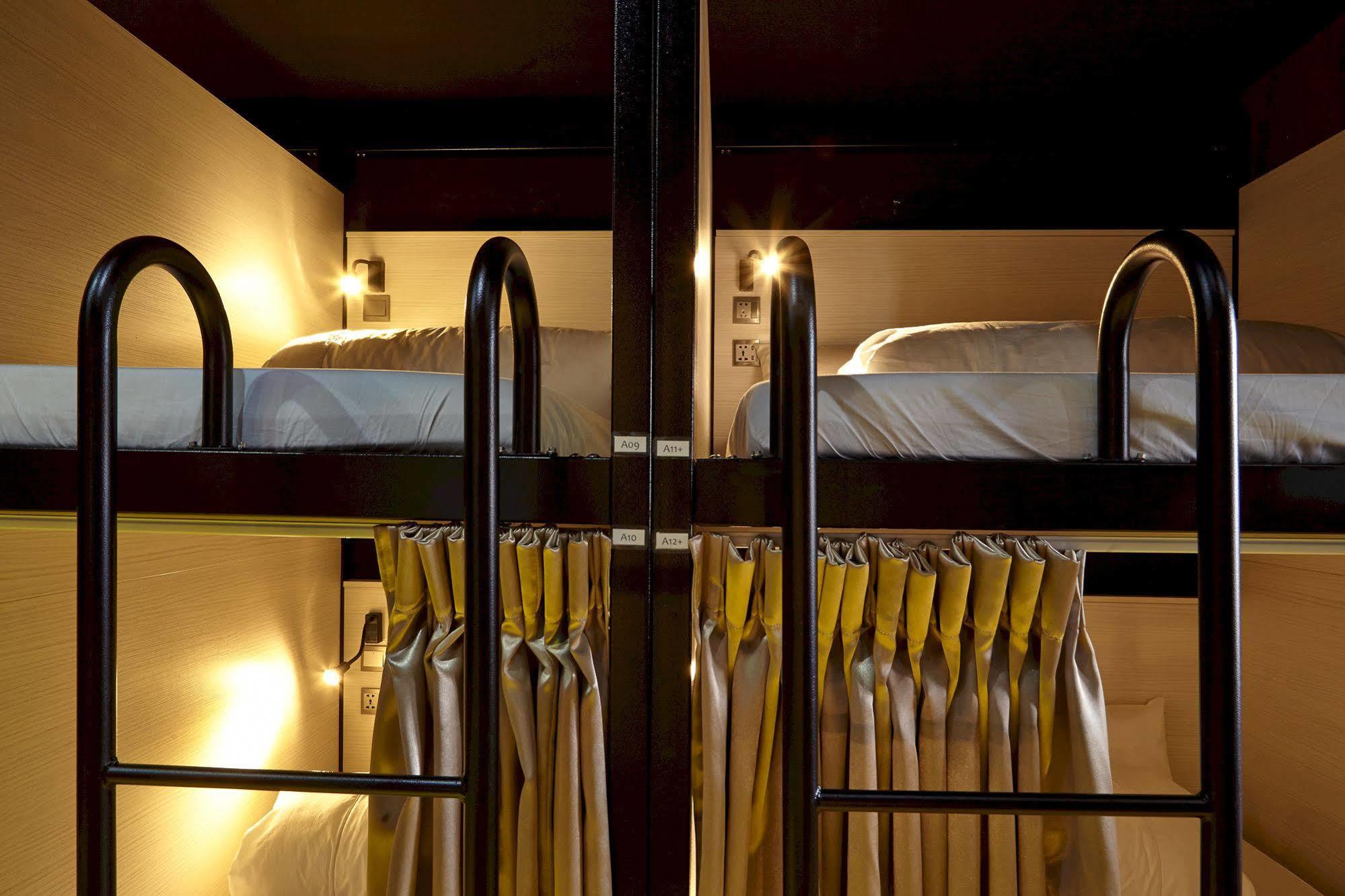 Here X There Hostel Taipei Main Station Екстер'єр фото
