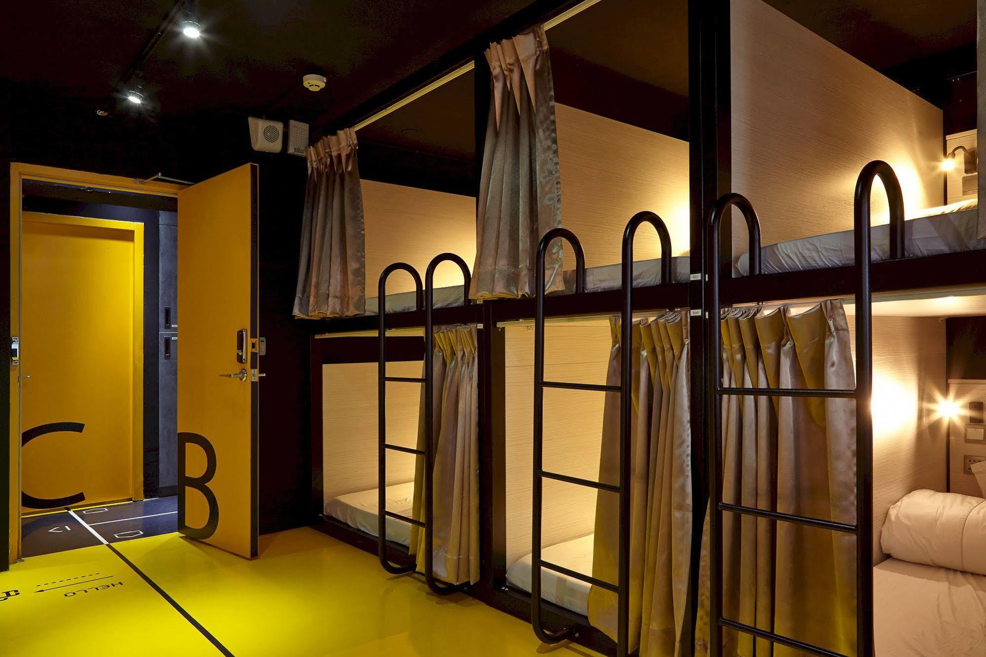 Here X There Hostel Taipei Main Station Екстер'єр фото