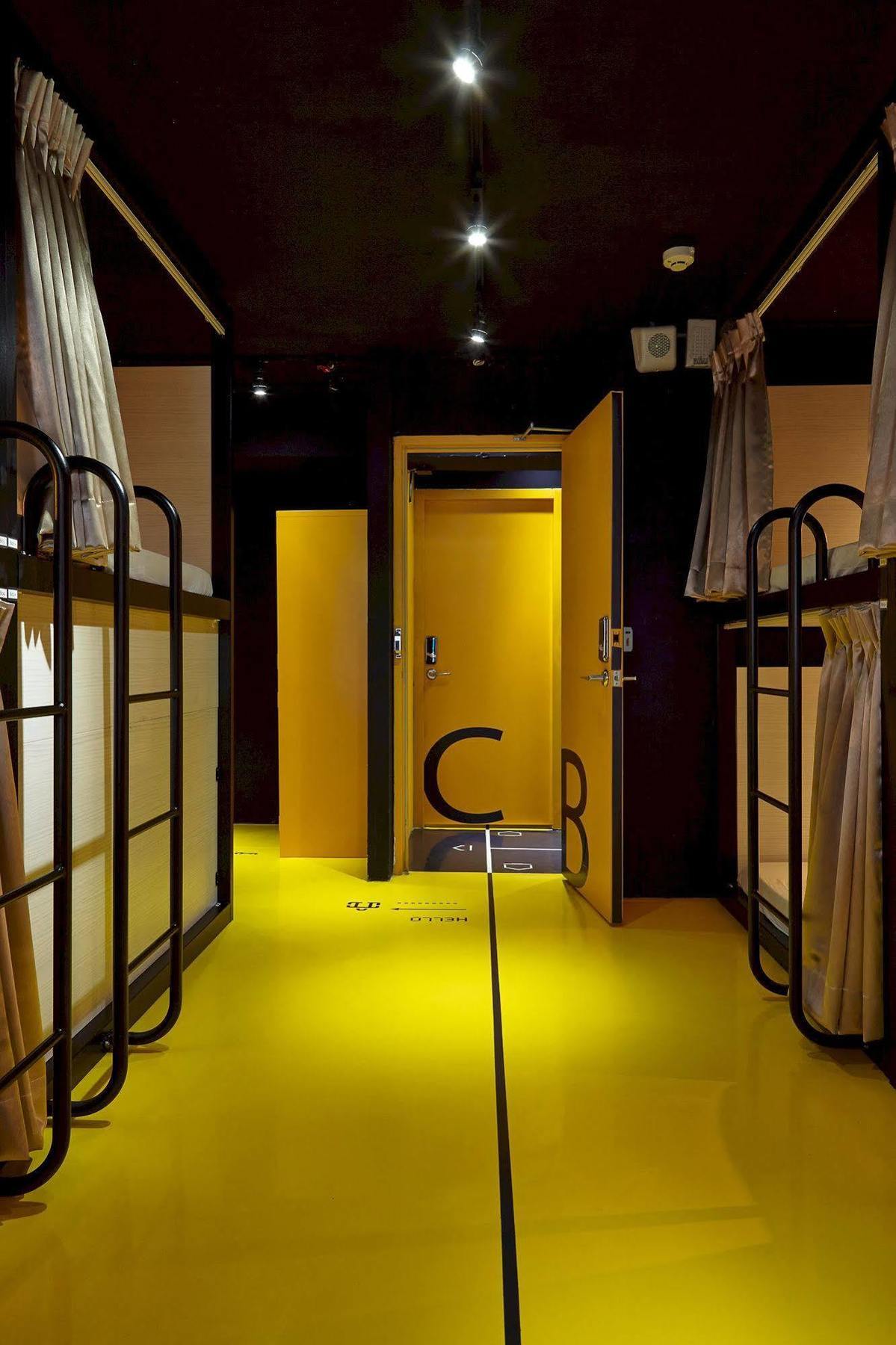 Here X There Hostel Taipei Main Station Екстер'єр фото