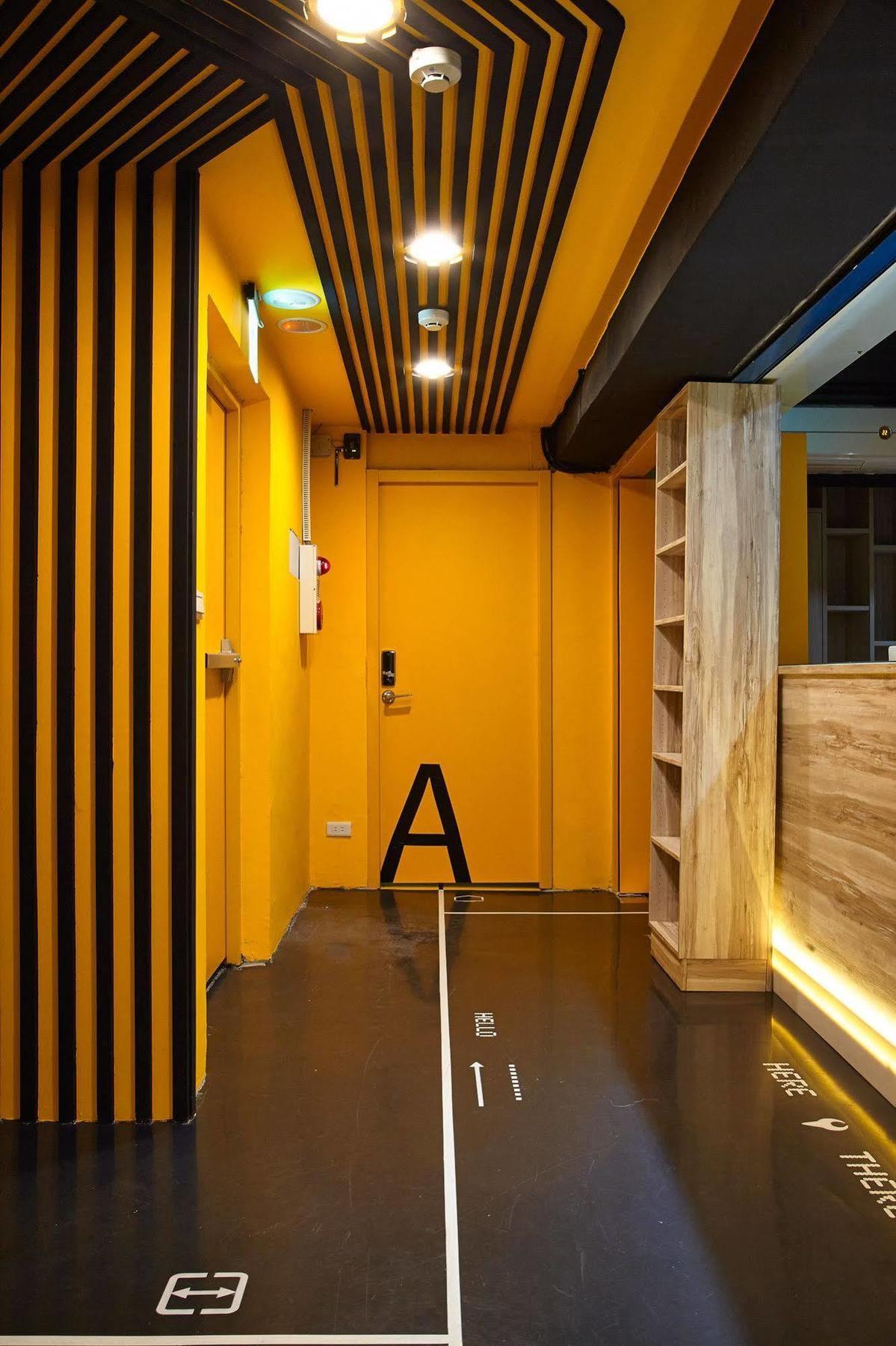 Here X There Hostel Taipei Main Station Екстер'єр фото