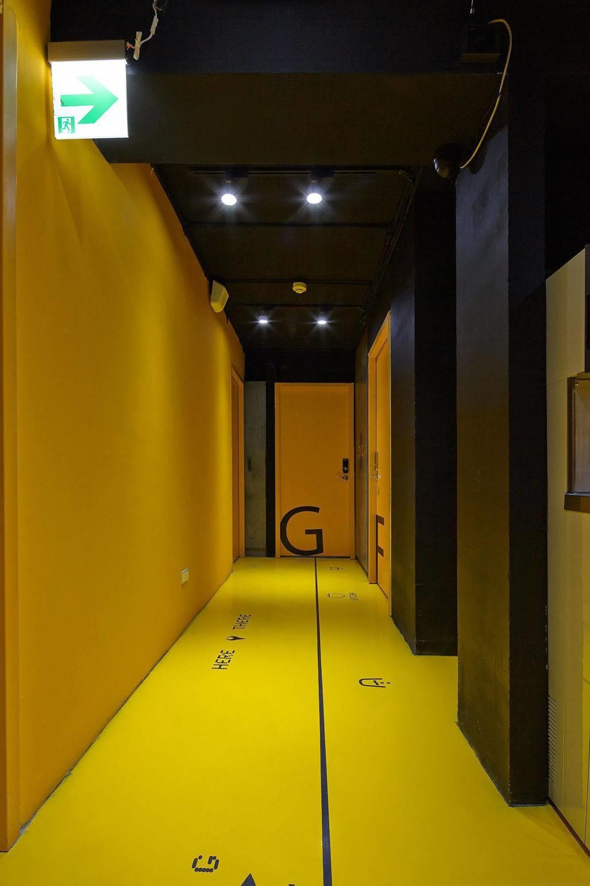 Here X There Hostel Taipei Main Station Екстер'єр фото